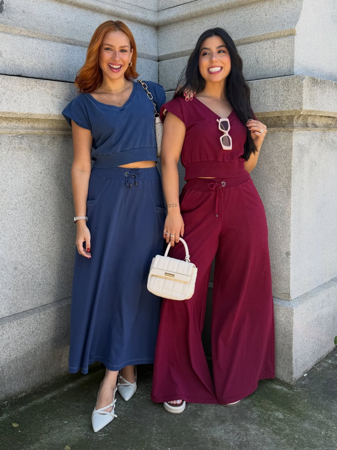 Caimento do vestido jeans em movimento